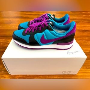 CUSTOM Nike Internationalist - Women’s 8.5